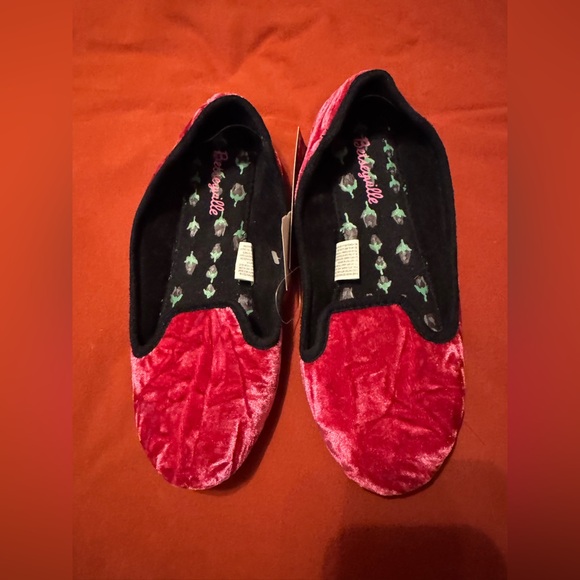 NWT Betsey Johnson Slippers - Picture 1 of 4